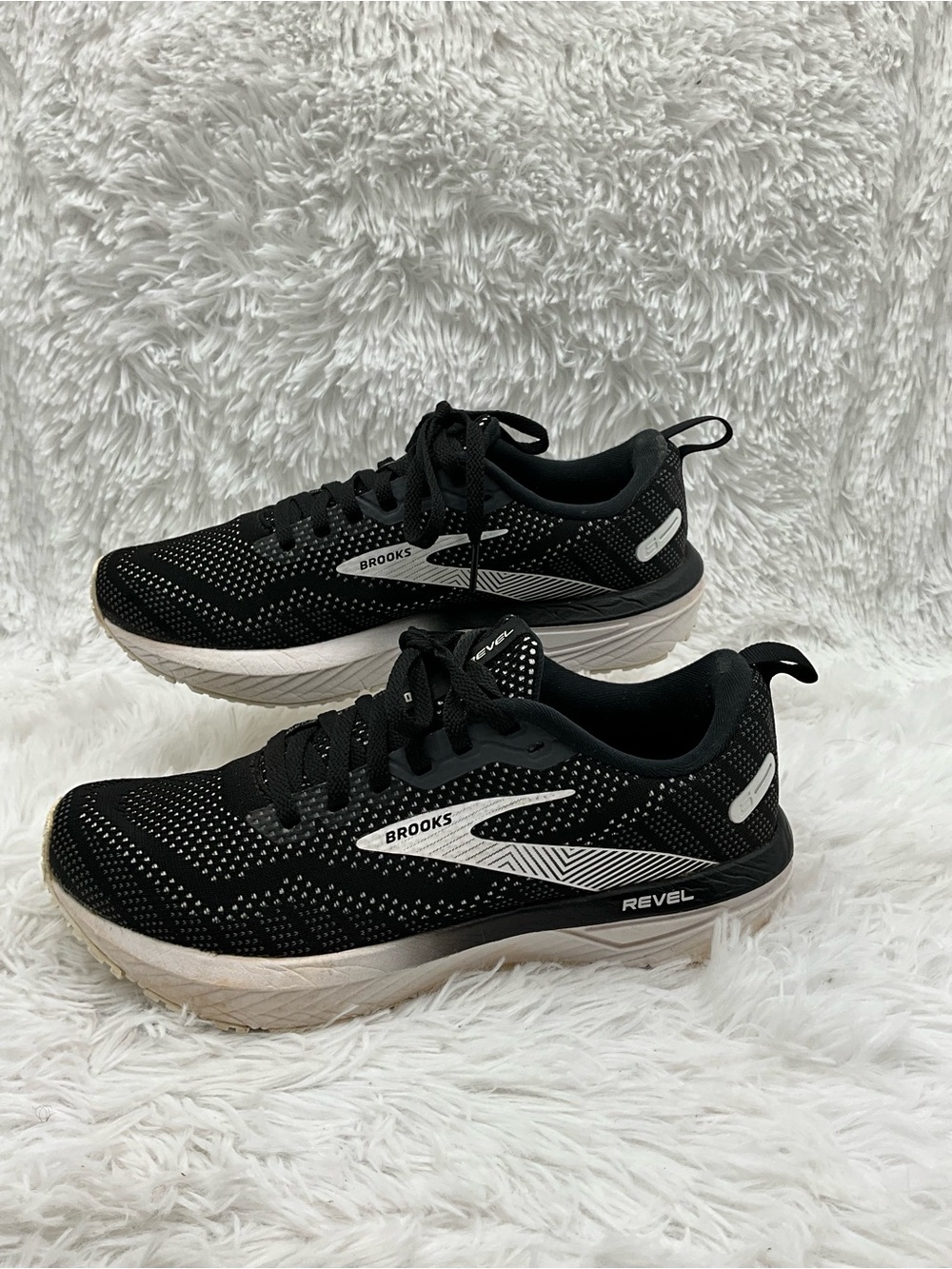 Brooks Revel 6 Sneakers Size 7.5 B Black & White Accents Running Shoes